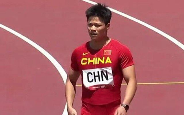 西雅图警局的霹雳小组SWAT在剿灭一群毒贩之后，意外发现一名壮汉被绑在货车集装箱中